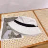 Designers de chapeau de seau Chapeaux Luxury Sunshade Men and Women Elegant Charm Fashion Tend Bons matériaux décontractés Four Seasons Gift Summer1197105