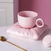 Fincan tabakları nordic yaratıcı yastık buz kahve fincanı ve tabağı ofisi porselen güzel çay kupaları düğün hediyesi Türk içecek eşyası
