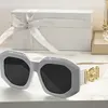 Sonnenbrille klassische schwarze Brille Designer für Damen 2022 Luxus Wandrahmen Brillenbänder Metallrahmen Designer Sonnenbrille Frau rot Silber