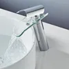 Torneiras de pia do banheiro deck de montagem cachoeira misturadora de bacia torneira de torneira cromo água fria polida alça única vidro