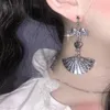 Orecchini posteriori con fiocco punk a forma di ventaglio lungo senza clip penetrante su clip per orecchio a ventaglio con fiocco in colore argento vintage europeo per le donne