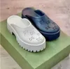 2023 Designer Män Dam Plattform Slide Högklackat Top Sandal Sapatos Perforados Sandaler Candy Cores Clear Designer Tofflor Stor storlek 35-45 NO331