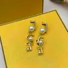 Orecchini classici di moda femminile Gioielli firmati Designer di orecchini a catena da donna F Lettere Oro con orecchini di perle Accessori di moda di strada