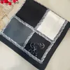 Sciarpe quadrate di seta di lusso da donna Stile principessa Pashmina Motivi floreali squisiti Moda Accessori versatili per gli amanti Nuovo scialle 53x53 cm