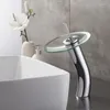 Robinets de lavabo de salle de bain Robinet de bassin en verre Cuivre Chrome Lavabo haut / bas Centres à poignée unique Robinets mélangeurs froids en cascade