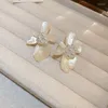 Boucles d'oreilles à tige 2023 arrivée mode géométrique résine femmes à la mode français petite perle fleur Ins gros bijoux blancs
