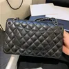 Totes 10A Mirror Quality Klassische gestepte Doppelklappenbeutel 25 cm mittelgroßen oberen Tier echtes Leder Kaviar Lambskin Schwarzes Schulter Dusd 885es