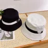 Designers de chapeau de seau Chapeaux Luxury Sunshade Men and Women Elegant Charm Fashion Tend Bons matériaux décontractés Four Seasons Gift Summer1197105