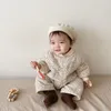Rompers 3505d Ubrania Born Girl's Jesksuit Winter Korean Ins Cotton Baby Girl's Ubrania Płaszcz Boy's Skocsuit 230311