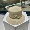 Nouveau chapeau de paille de designer Disponible en quatre couleurs Chapeau de mode de voyage de vacances fashionbelt006