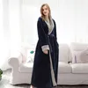 Serviette Flanelle Robe de Nuit Vêtements de Nuit Pyjamas Épaissis Robe de Couples Robes de Bain Vêtements de Nuit