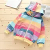 Bluzy bluzy wiosenne jesienne kurtka dla dziewcząt dla chłopców ubrania Rainbow Bawełna dla dzieci płaszcza z kapturem ubrania dla niemowląt 230310