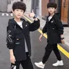 Tench Coats Boys Jackets Kids Fashion Spring Fall Childrens Coats 문자 인쇄 트렌치 얇은 어린이 재킷 외부웨어 옷 230311