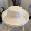 Designers Bucket hat Lyx hatt Enfärgad bokstavsdesign hatt Boston modetrend resor solhatt Fritidsträdgård ny mode hatt fyra säsonger kan bära Fabriksbutiker