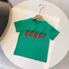 Tシャツデザイナーキッズ服ファッションレタープリント衣類衣料品な女の子の女の子の子供Tシャツ8色の子供レンズ服High Quty