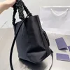 Luxurys designer axelväskor shopping handväska nylon modeväska stora stora pendlarväskor crossbody handväska för kvinnor hadnbags hobos svart totes