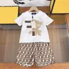 Diseñador de lujo Marca Bebé Niños Conjuntos de ropa Ropa de marca clásica Trajes Niños Verano Manga corta Carta Pantalones cortos con letras Moda Shirtl40