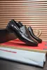 P4 / 6Model Hommes Designer Chaussures en cuir formelles Boucle en métal de haute qualité Chaussures faites à la main Bout pointu Pas de lacets Mocassins Hommes Banquet Chaussures Chaussures de mariage