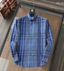 Herrskjorta varumärkesdesigner Spring och Autumn New Men's Large Plaid Shirt Fashion Elegant European and American Business Office Network Red Leisure Men's T-shirt M-3XL