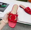 Designer de luxe d'été Femmes sandales plates découpe pantoufles diapositives Interlocking Cut-out Slides Sandale Millennials Cuir cuir véritable semelle en caoutchouc