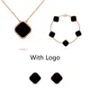 4 Vans Leaf Clover Necklace Designer Luxury Jewelry Set Pendant Neckor Armband Stud Gold Silver Silver Mother of Pearl Green Flower Necklace Link Chain Womens Womens