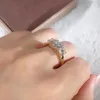 Bagues de Grappe Or Jaune 18K Femmes Bague 3 Pcs Diamants Moissanite Ronde Élégante Fête De Mariage Fiançailles Anniversaire Présent À La Mode