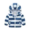 Tench Coats 어린이 의류 2023 스프링 베이비 후드가있는 재킷 소년 서브 마카인 지퍼 선 자연 화면 얇은 안티 바람 230311