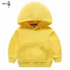 Hoodies tröjor barns hoodie tröja barn pojkar solida ficka varma kläder tröjor tröjor höstflickor utomhus sport outwear kläder 230310