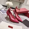 Novel Sandaler för kvinnors klänningsskor Designer Fashion Patent Leather High Heeled Shoe Hollow Cover Heel Rom Sandal H12a