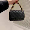 Moda Borsa ascellare a catena spessa Borsa classica nera Grande capacità Reticolo diamantato Catena in metallo color oro Designer di lusso da donna Portamonete portatile da esterno 20 cm