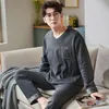 Slaapkleding voor heren V-NECK SPLICE Pyjama Set katoenen mannelijke lange mouwen herfst winter pyjama losse mannen thuis set vaste slaapkleding tops broek 2pcs 230311