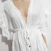 Robes décontractées été dames plage longue robe 2021 couleur pure simple boutonnage taille cordon plage vacances coton et lin crème solaire robes G230311