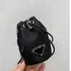 2021 Nuevo llavero de lujo para mujer Bolsa para teléfono móvil Mini bolso con barra transversal para mujer Cadena larga Correa para el hombro Bolsa de mensajero Draw212h