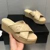 Womens Wedge Heels 5cm Slippers Schapenvacht Gewatteerde Textuur Sandalen Designer Platform Hakken Slide Slip On Mule Flip Flops Mule Classic Luxurys Outdoor Bech Shoe