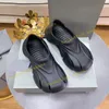 Molde de playa Diapositivas de piscina Sandalias para hombres Mujeres Zapatillas de diseñador Zapatillas planas Mocasines Zapatos de moda Tamaño 36-45