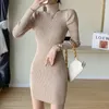 Casual Dresses European American Style Puff Sleeve Sticked Women's Dress Autumn Winter Bag Höften Tätt passande Sexig mini Short Female