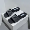 Дизайнерские скользящие женщины роскошные тапочки страза Slipon Sandals 2023 Summer Slide Ladies Beach Sexy Corky Heels Classic P Sandal Triangle Low Hel Slapper обувь