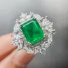 Halsbandörhängen Set Luxury Green Jewelry S925 Needle Imitation Emerald-Colored Antique Ring Pendant Gift of Three Vintage