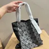 Nuova borsa a mano di design Borsa a tracolla portatile a sei scomparti Borsa a tracolla esclusiva da donna a sei scomparti Borsa ufficiale originale importata Autentico