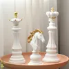 Objetos decorativos Figuras Northeuins Resina Retro International Chess Statue for Interior King Knight Sculpture Decor de desktop Liv 230311