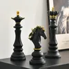 Objetos decorativos Figuras Northeuins Resina Retro International Chess Statue for Interior King Knight Sculpture Decor de desktop Liv 230311