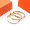 Moda clássica Filtra dupla Crystal Bracelete de casamento feminino Brand Brand Designer Bracelelet Jóias de pulseiras de ouro em aço inoxidável 18K Bracelets de ouro