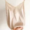 Женские танки Camis Sexy Camisole Women Women Women Silk V-образные топы летние рукавочные рукавочные майки.