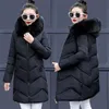 Femmes duvet Parkas mode européenne noir hiver veste grande fourrure à capuche épaisse femme chaud manteau pour les femmes 2023