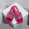 Sandaler designer glider kvinnor lyxiga tofflor strass slipon sandaler sommar glid damer strand sexiga chunky klackar klassiska p sandal triangel låg klackskor kontor