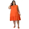 プラスサイズのドレスは女性のための堅実なカジュアル夏のノースリーブミディドレスファッションプリーツクルーネックホールセールドロップシッピング230307