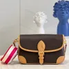 10A L حقيبة المرأة حقيبة حقيبة Crossbody مصمم حقيبة كتف جديد Diane حمل التطريز واسعة الجاكار حزام الكتف حقيبة زهرة رفرف قماش أصلي 25 سنتيمتر L211