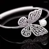 Pulseira de moda de pulseira com abertura ajustável para fêmea de pulseiras de borboleta de pérola oca rosa feminina