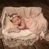 Cobertores Swadling Born Baby Pograph Props redonda travesseiro de cobertor de renda 2pcs Conjunto de bordados inelásticos Bordados de renda retro toque de mesa Po