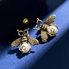 Stud Vintage plaqué or abeille perle boucles d'oreilles bijoux lettre cadeau de mariage usine en gros avec sac à poussière